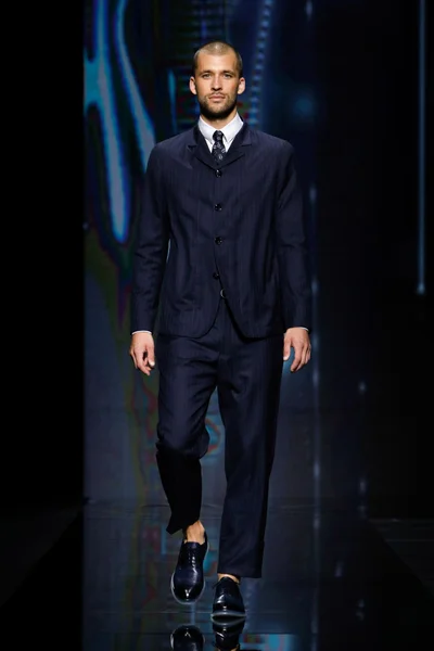 Look 77